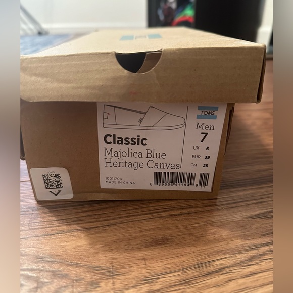 Brand New Toms - Picture 2 of 6